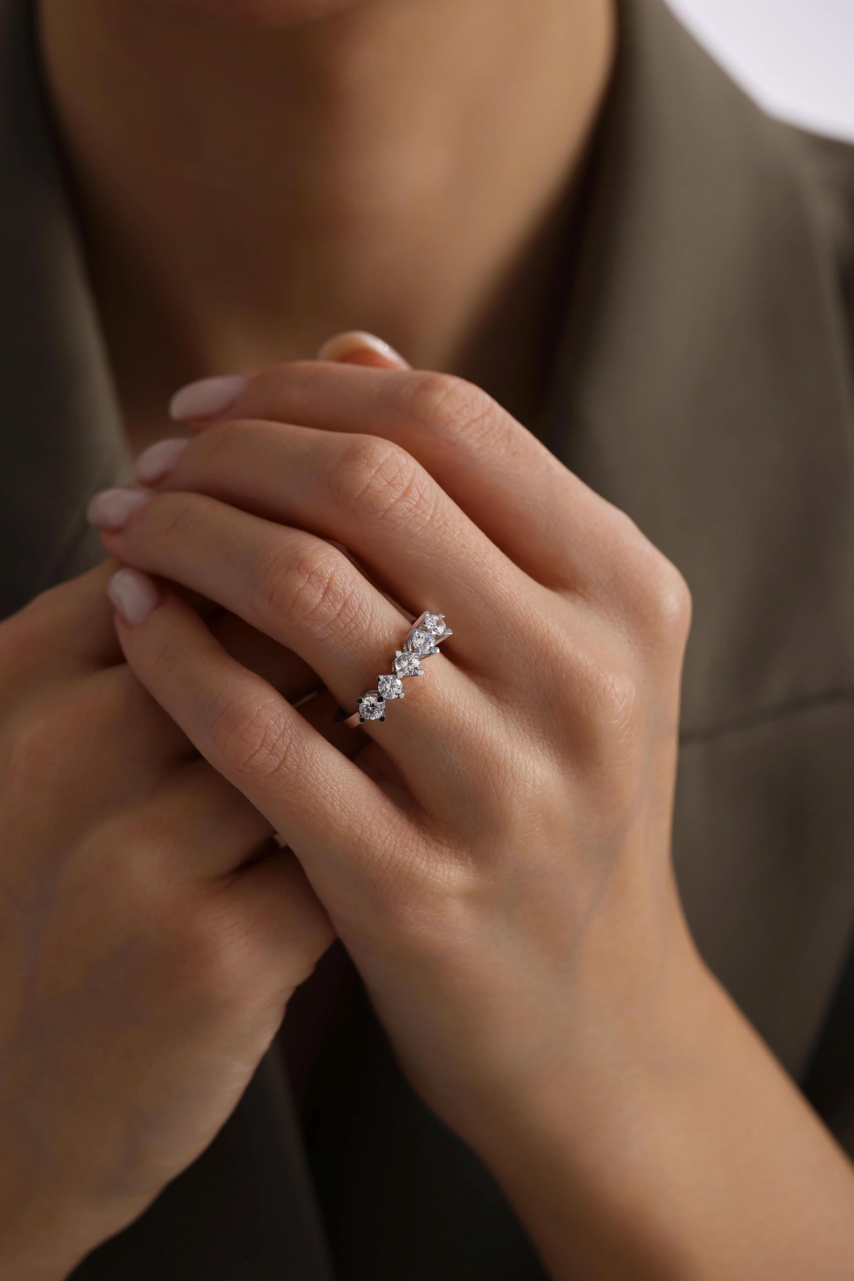 14 Ayar Beyaz Beştaş Altın Yüzük