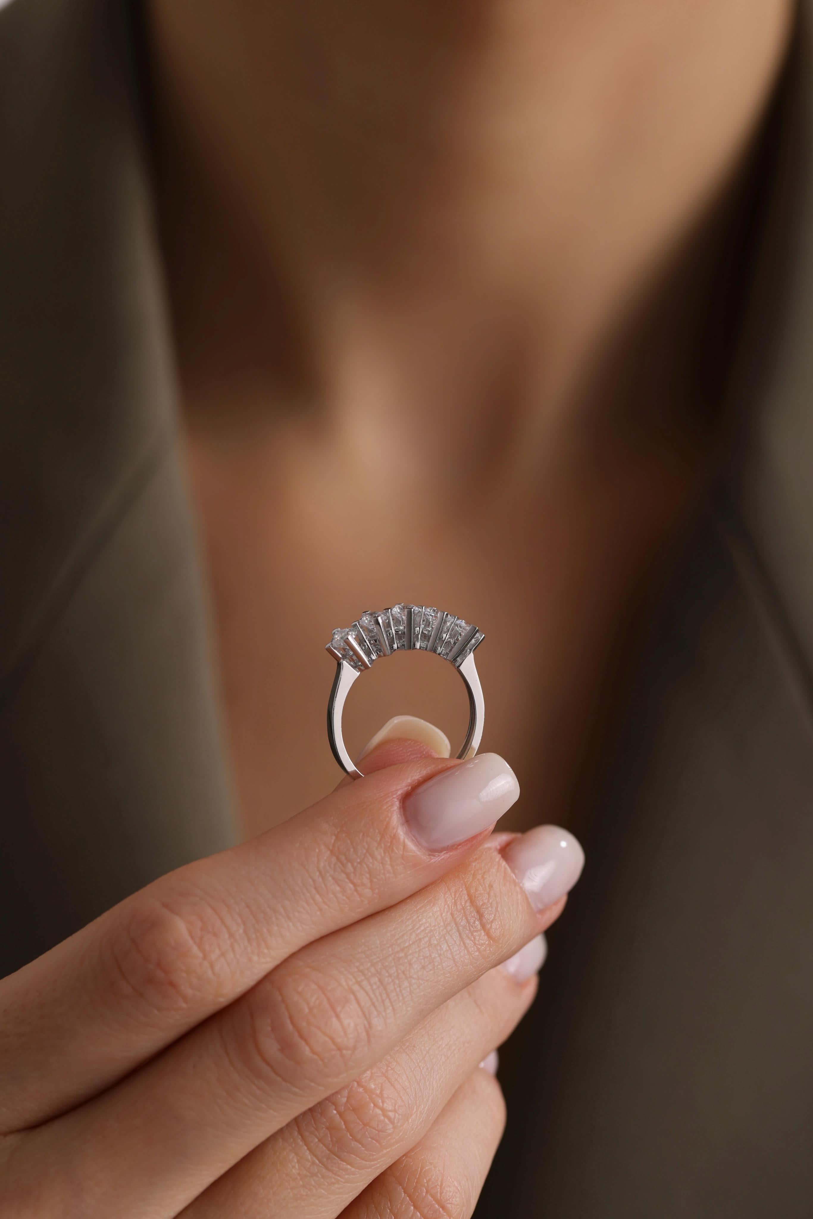 14 Ayar Beyaz Beştaş Altın Yüzük