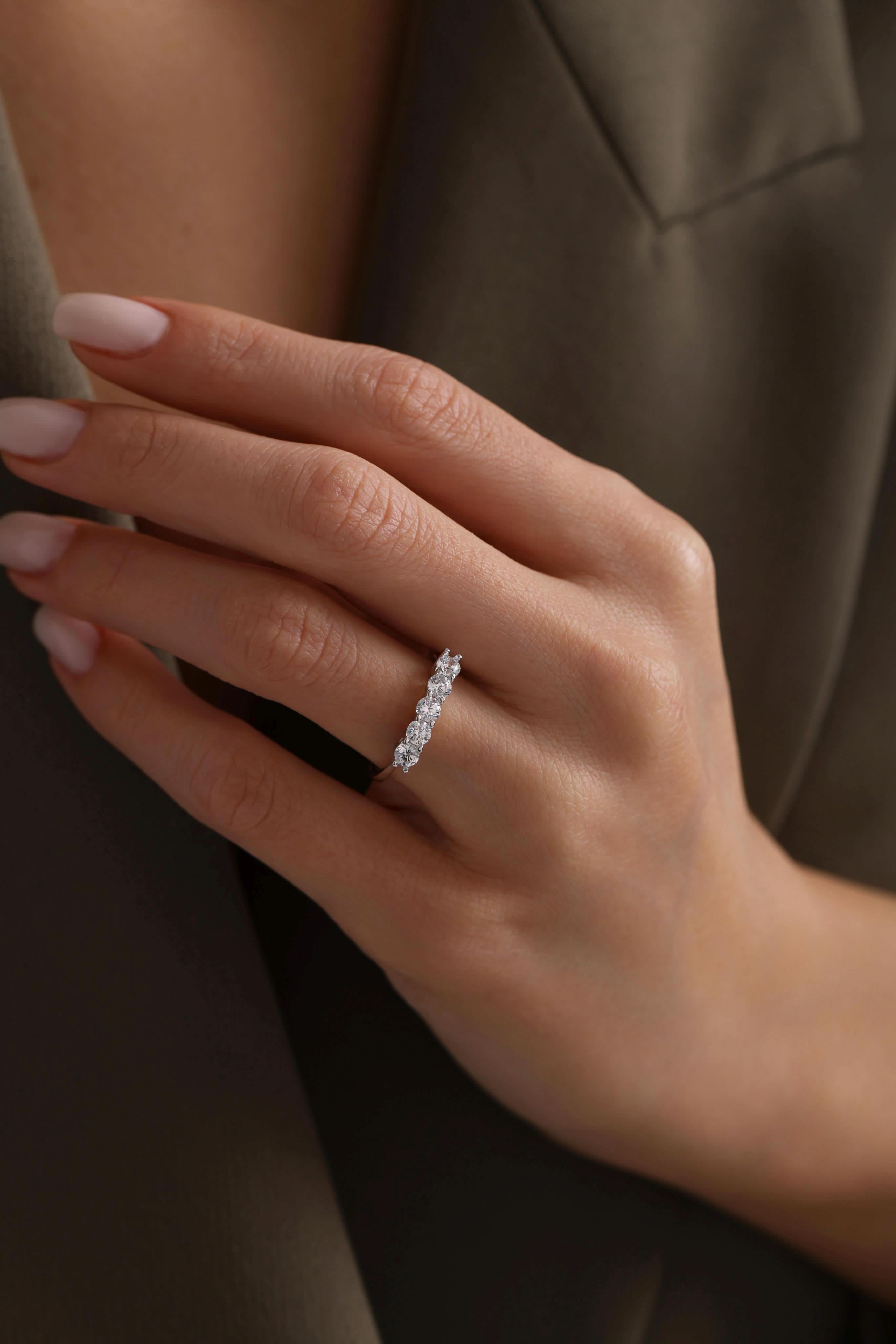 14 Ayar Beyaz Beştaş Altın Yüzük