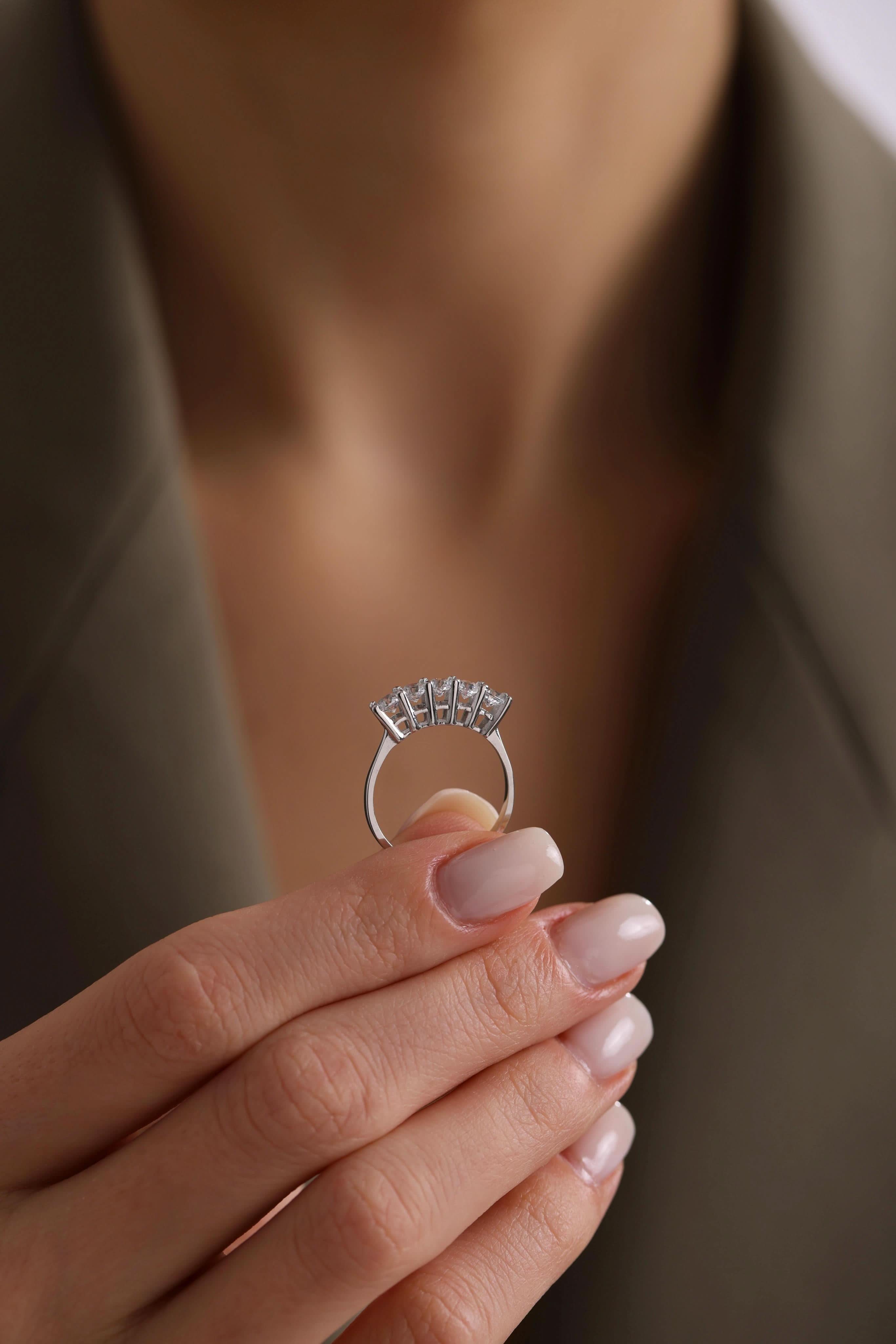 14 Ayar Beyaz Beştaş Altın Yüzük