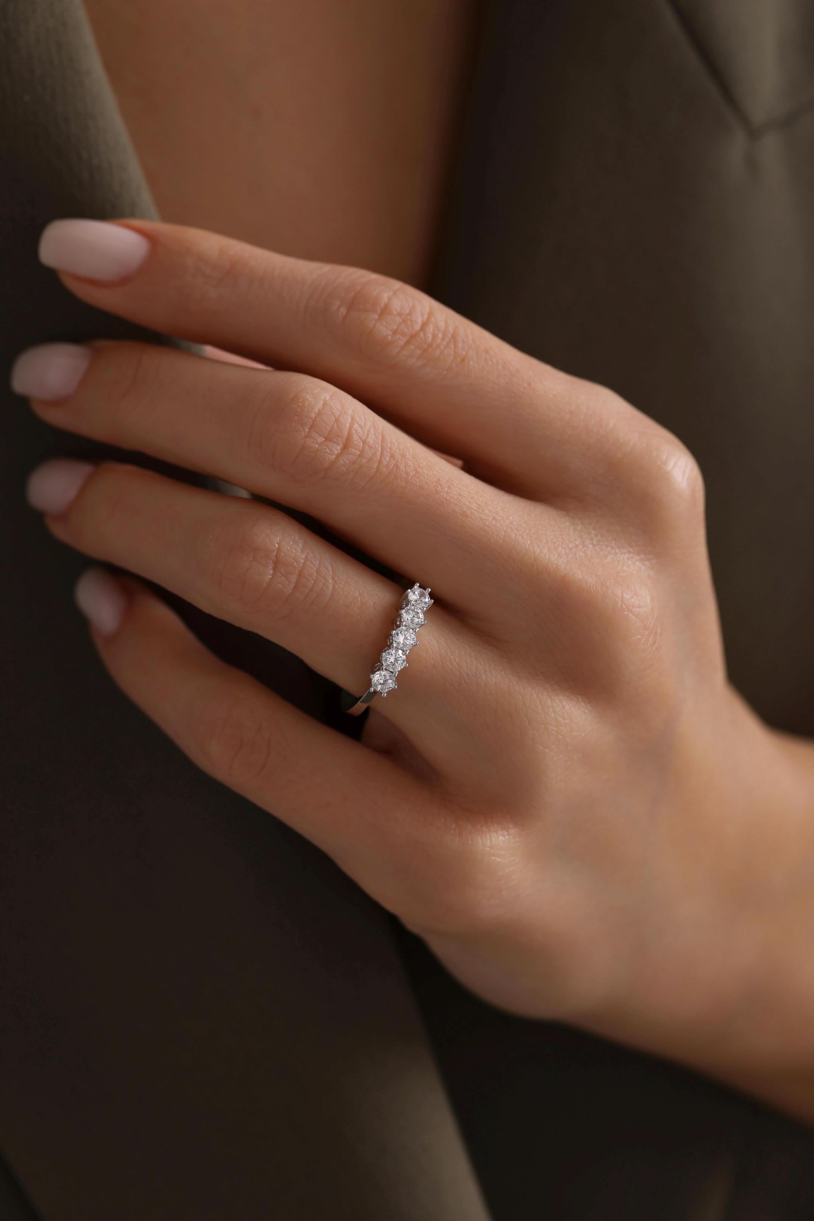 14 Ayar Beyaz Beştaş Altın Yüzük