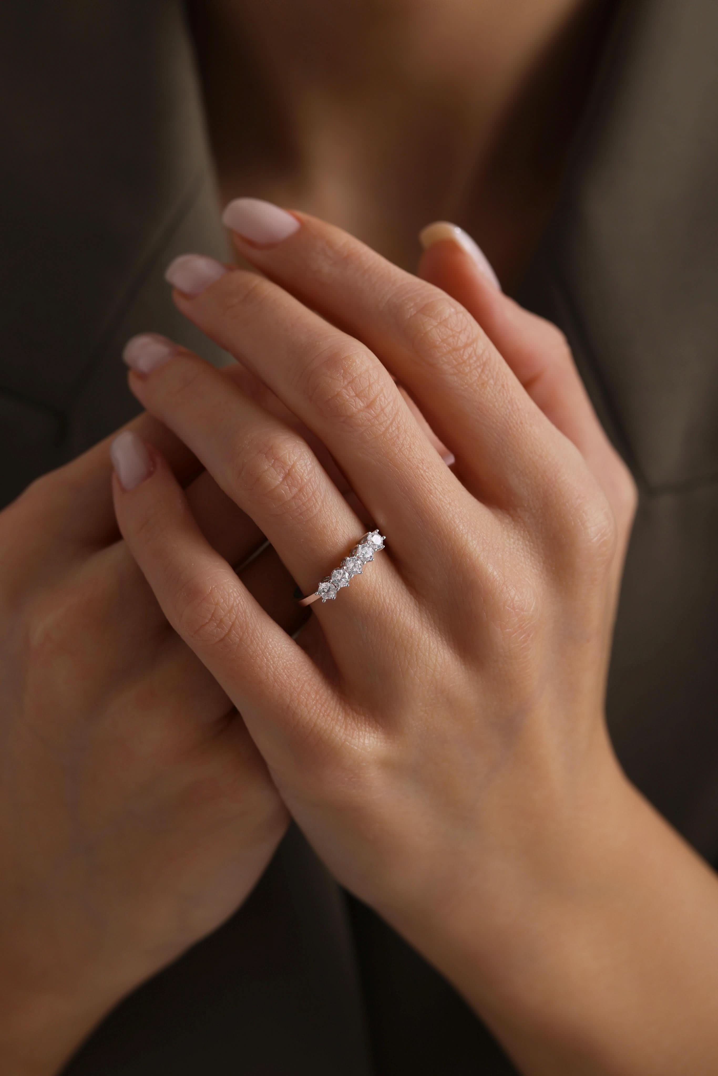 14 Ayar Beyaz Beştaş Altın Yüzük