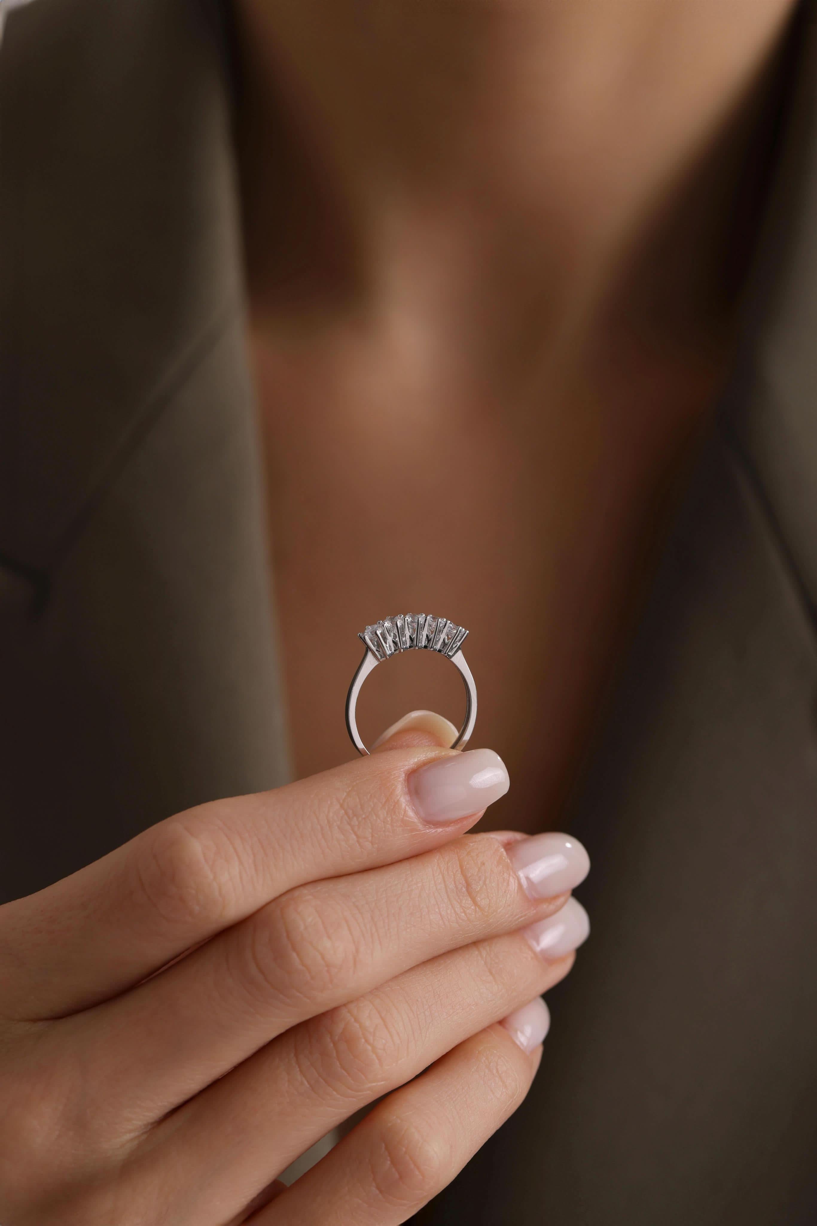 14 Ayar Beyaz Beştaş Altın Yüzük