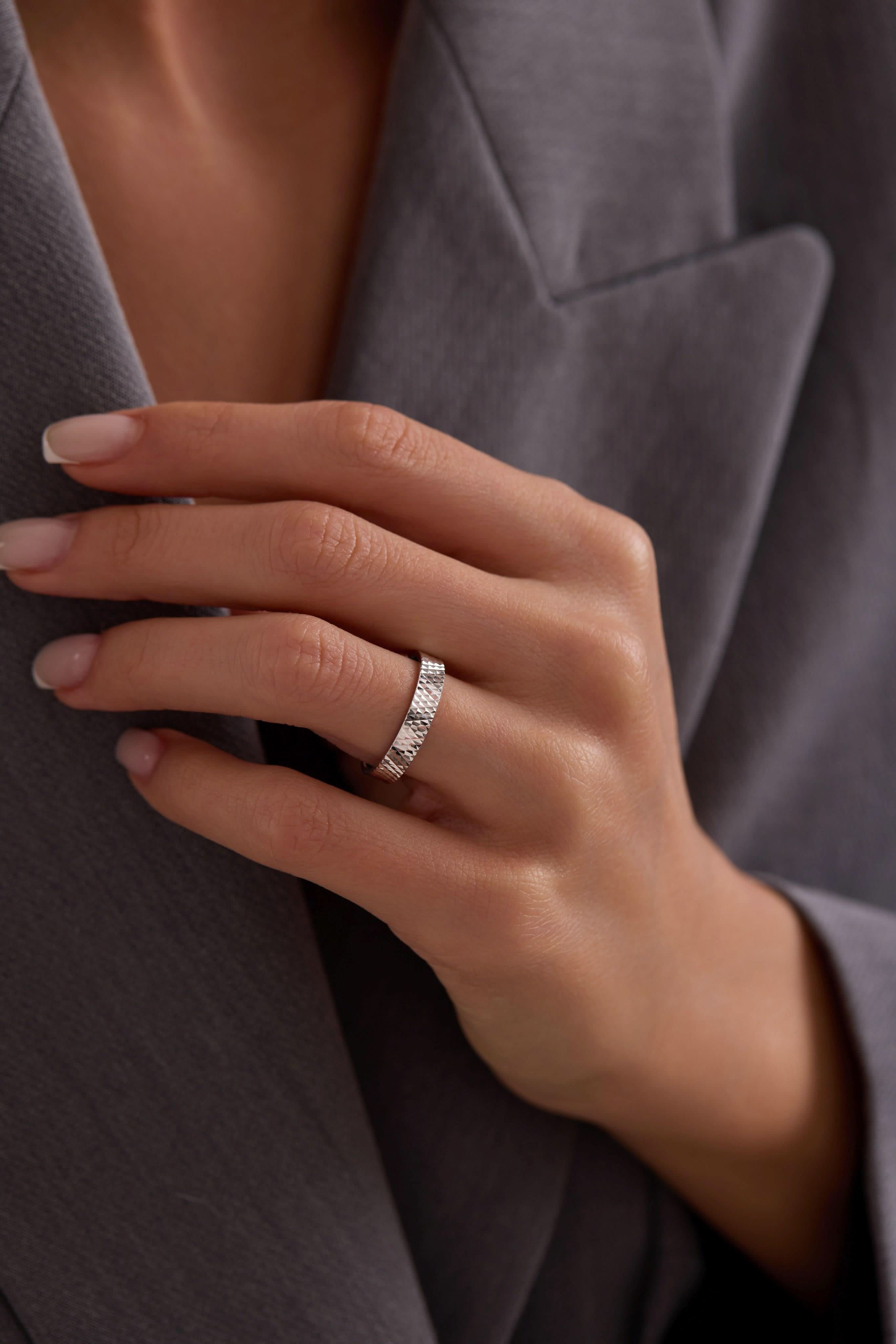 14 Ayar Beyaz Desenli Alyans Altın Yüzük