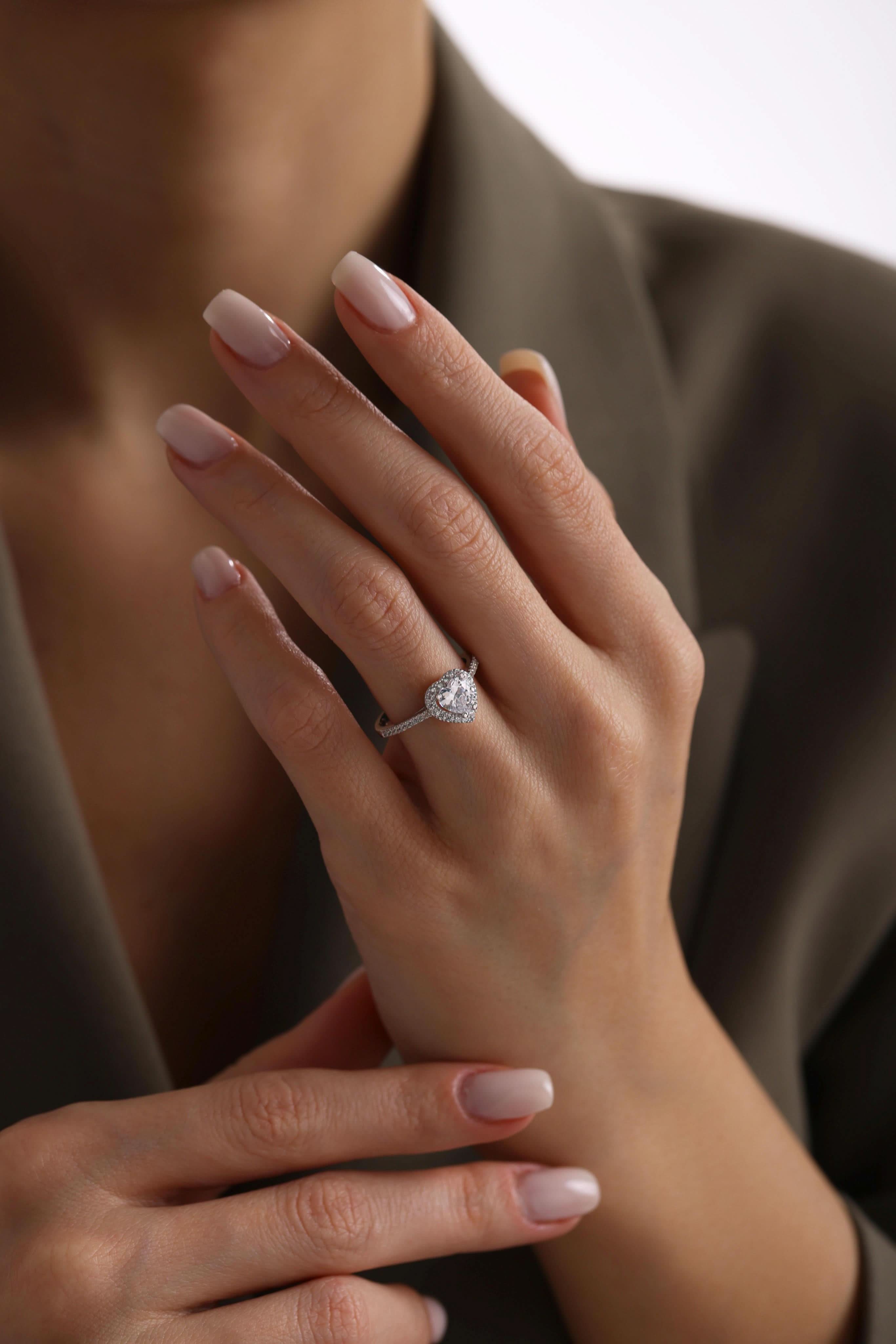 14 Ayar Beyaz Kalp Baget Taşlı Altın Yüzük