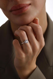 14 Ayar Beyaz Lotus Taşlı Altın Yüzük