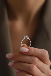 14 Ayar Beyaz Lotus Taşlı Altın Yüzük