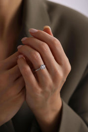 14 Ayar Beyaz Lotus Taşlı Altın Yüzük