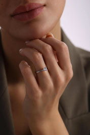 14 Ayar Beyaz Tektaş Altın Yüzük