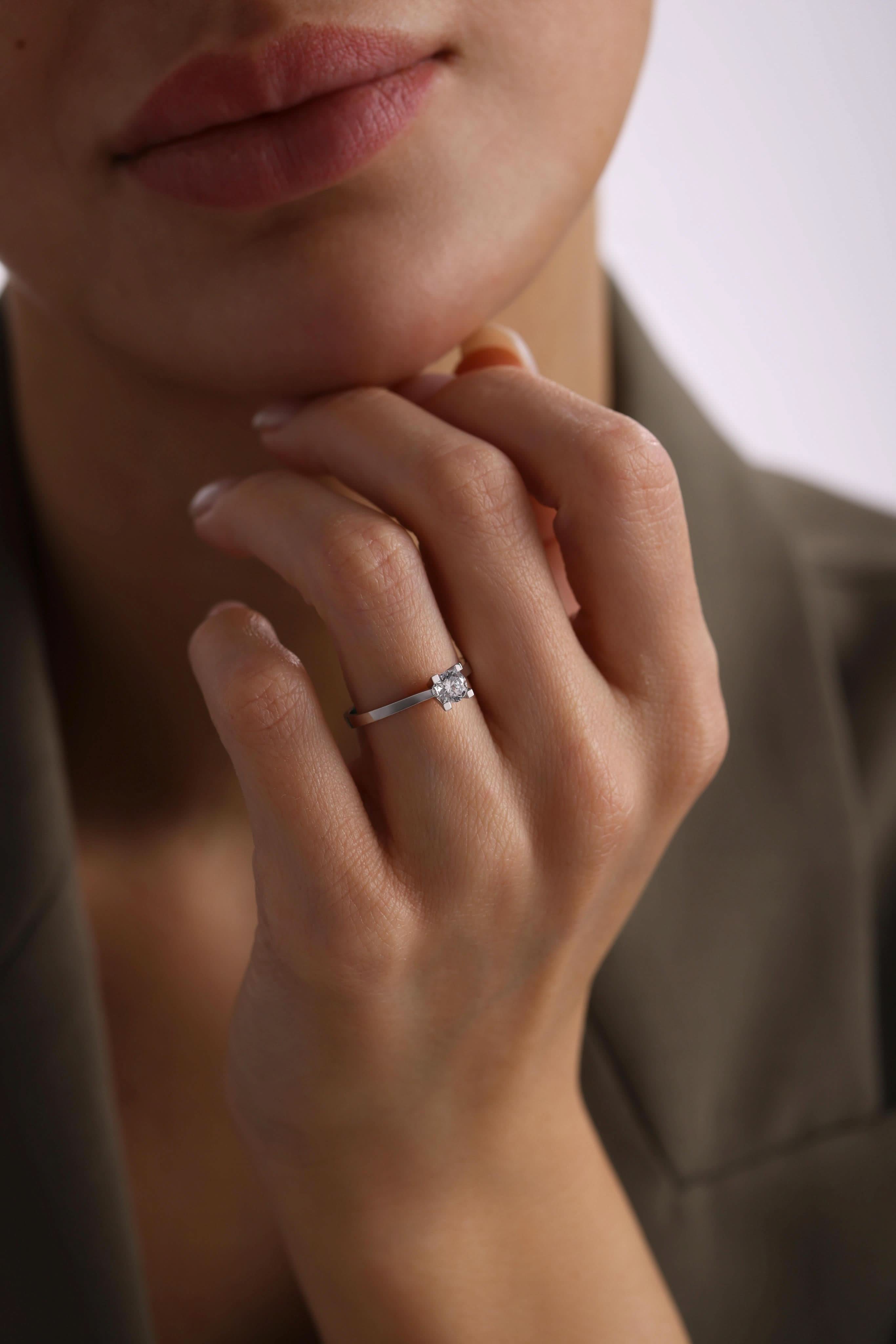 14 Ayar Beyaz Tektaş Altın Yüzük