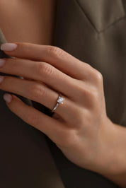 14 Ayar Beyaz Tektaş Altın Yüzük