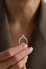 14 Ayar Beyaz Tektaş Altın Yüzük