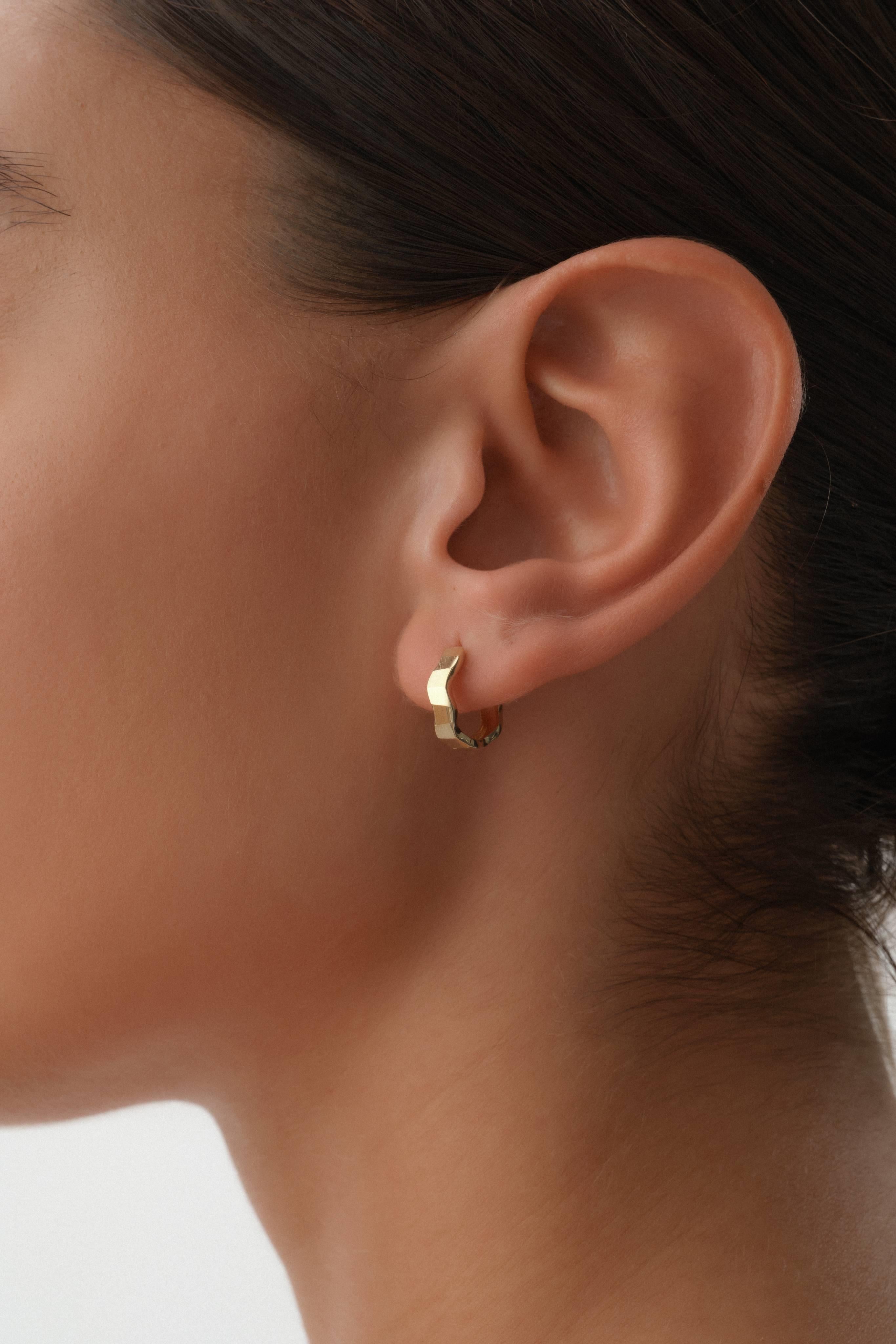 14 Ayar Dalgalı Altın Halka Küpe