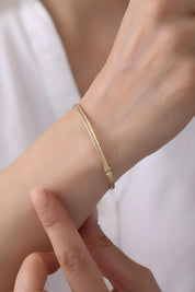 14 Ayar Desenli Düz Altın Kelepçe