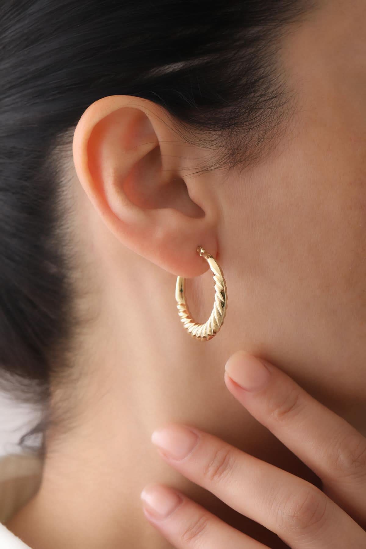 14 Ayar Desenli Halka Altın Küpe