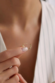 14 Ayar Desenli Taşlı Altın Küpe