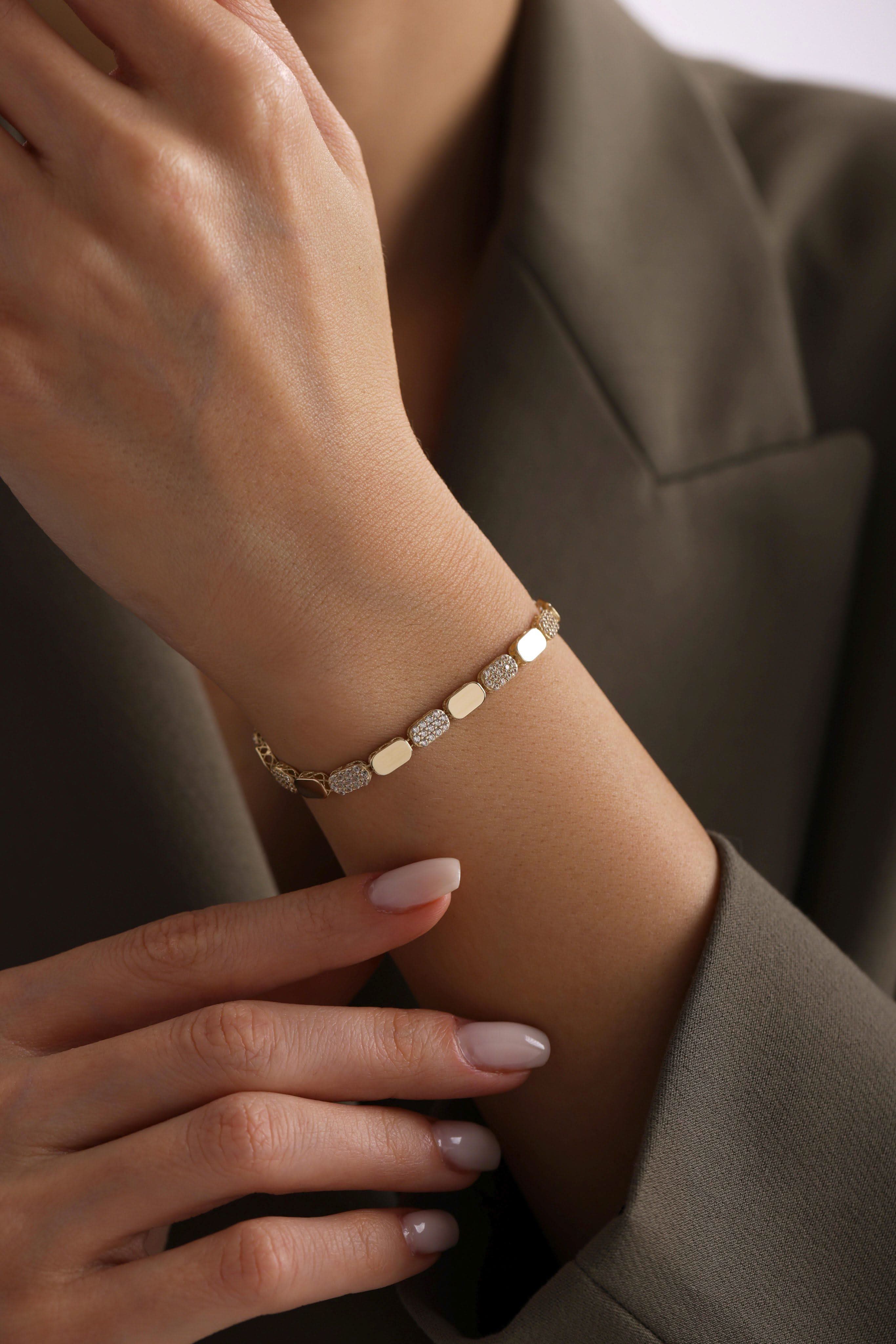 14 Ayar Geometrik Taşlı Altın Bileklik