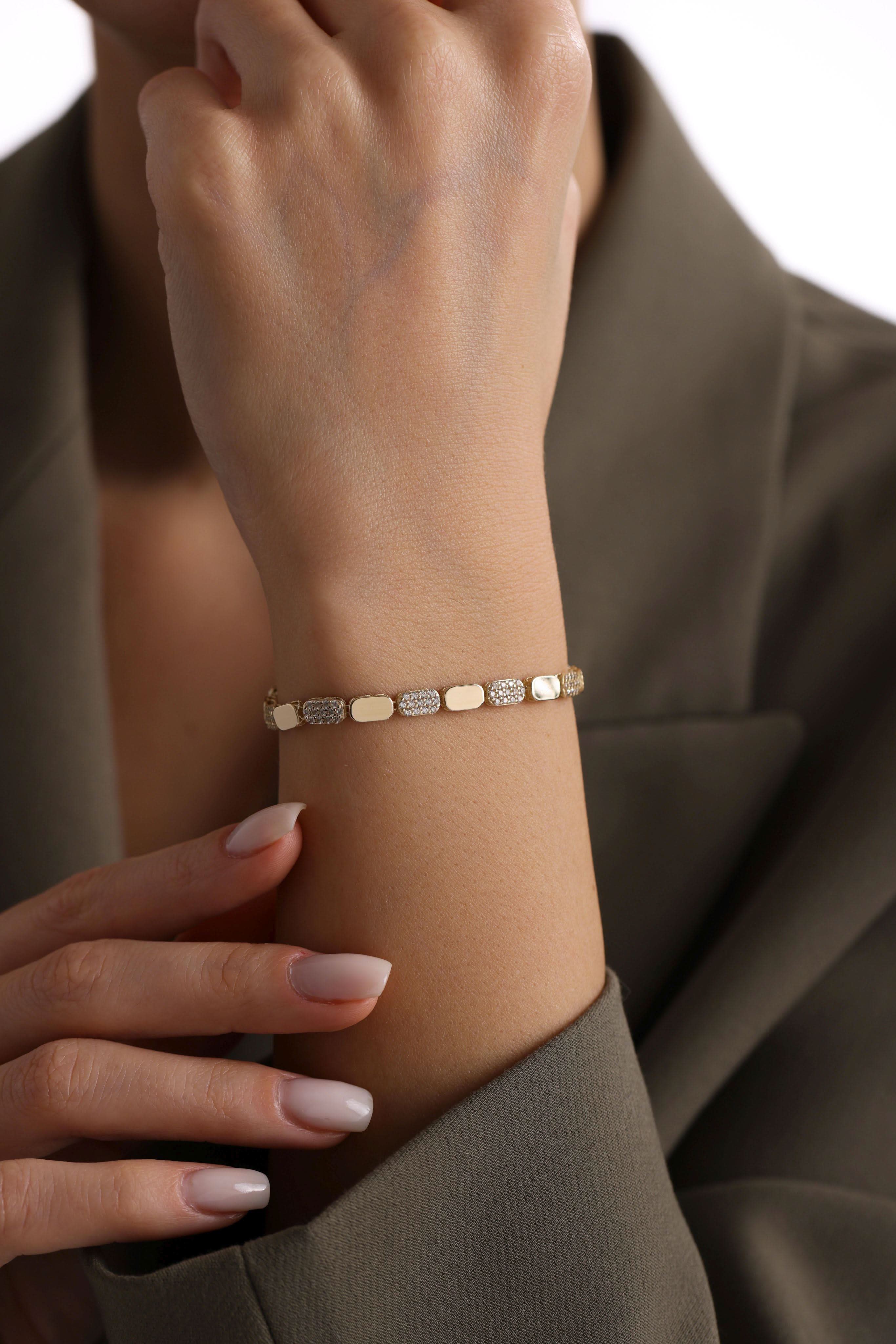 14 Ayar Geometrik Taşlı Altın Bileklik