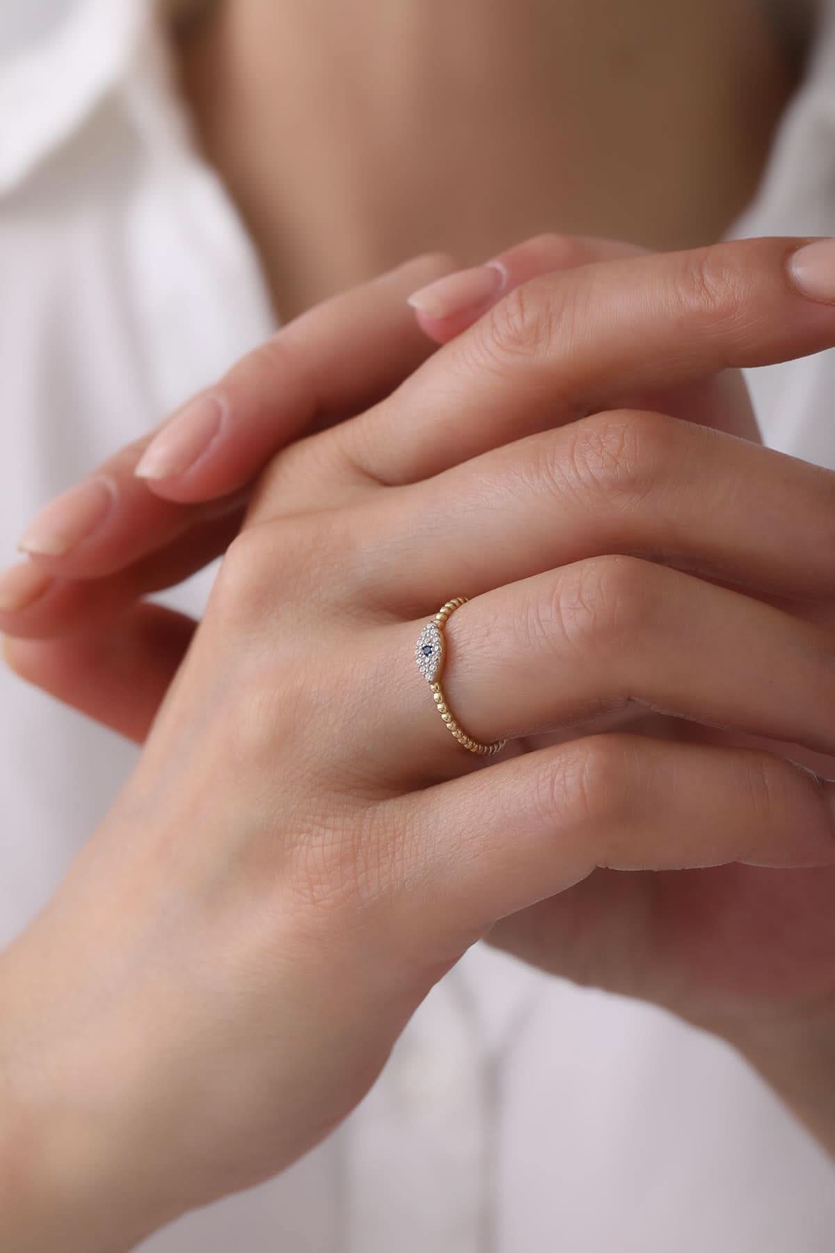 14 Ayar Göz Taşlı Altın Yüzük