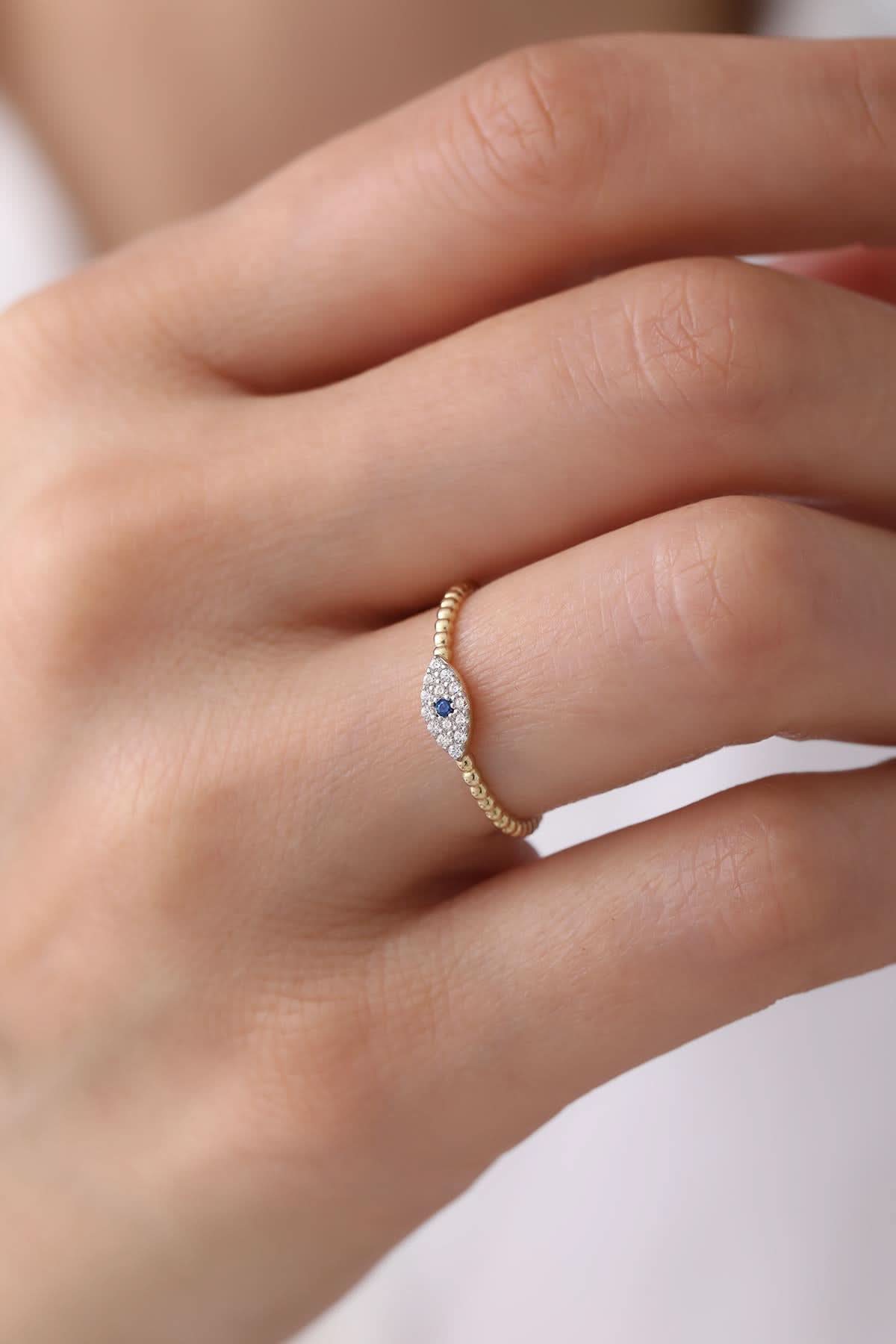 14 Ayar Göz Taşlı Altın Yüzük