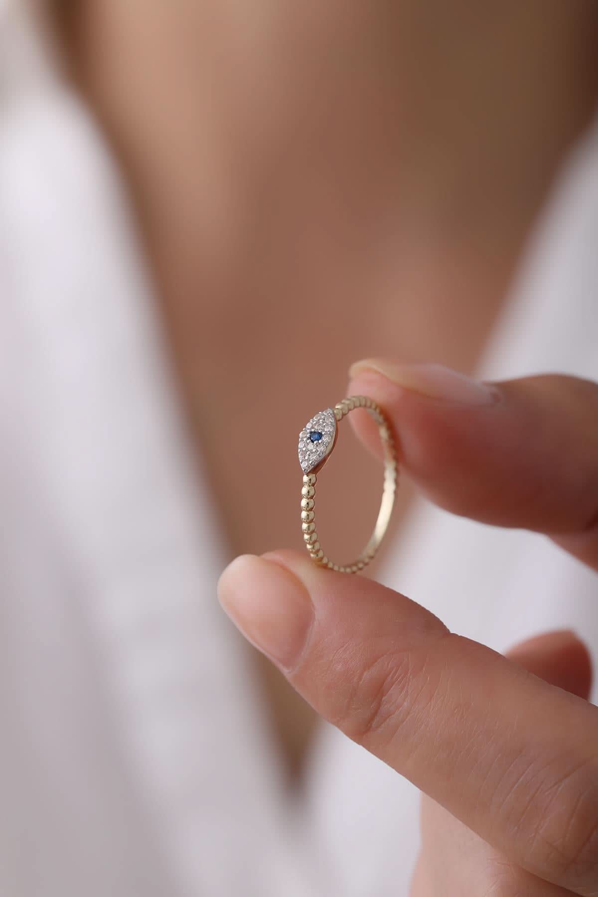 14 Ayar Göz Taşlı Altın Yüzük