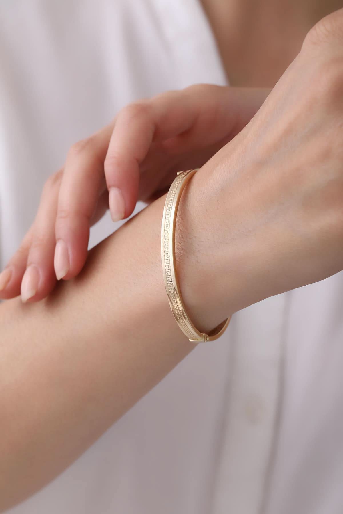 14 Ayar Grek Desenli Altın Kelepçe