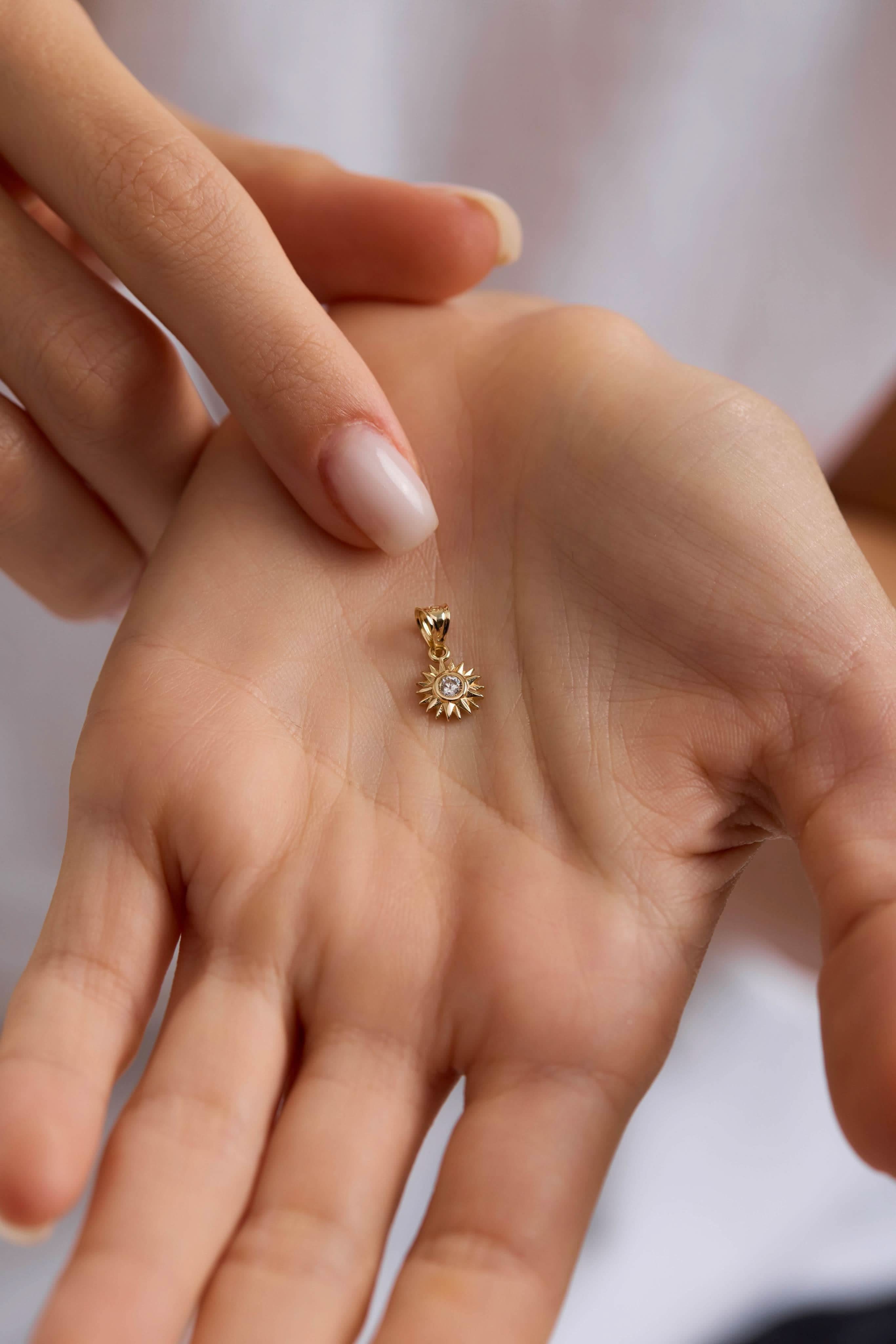 14 Ayar Güneş Altın Kolye Ucu