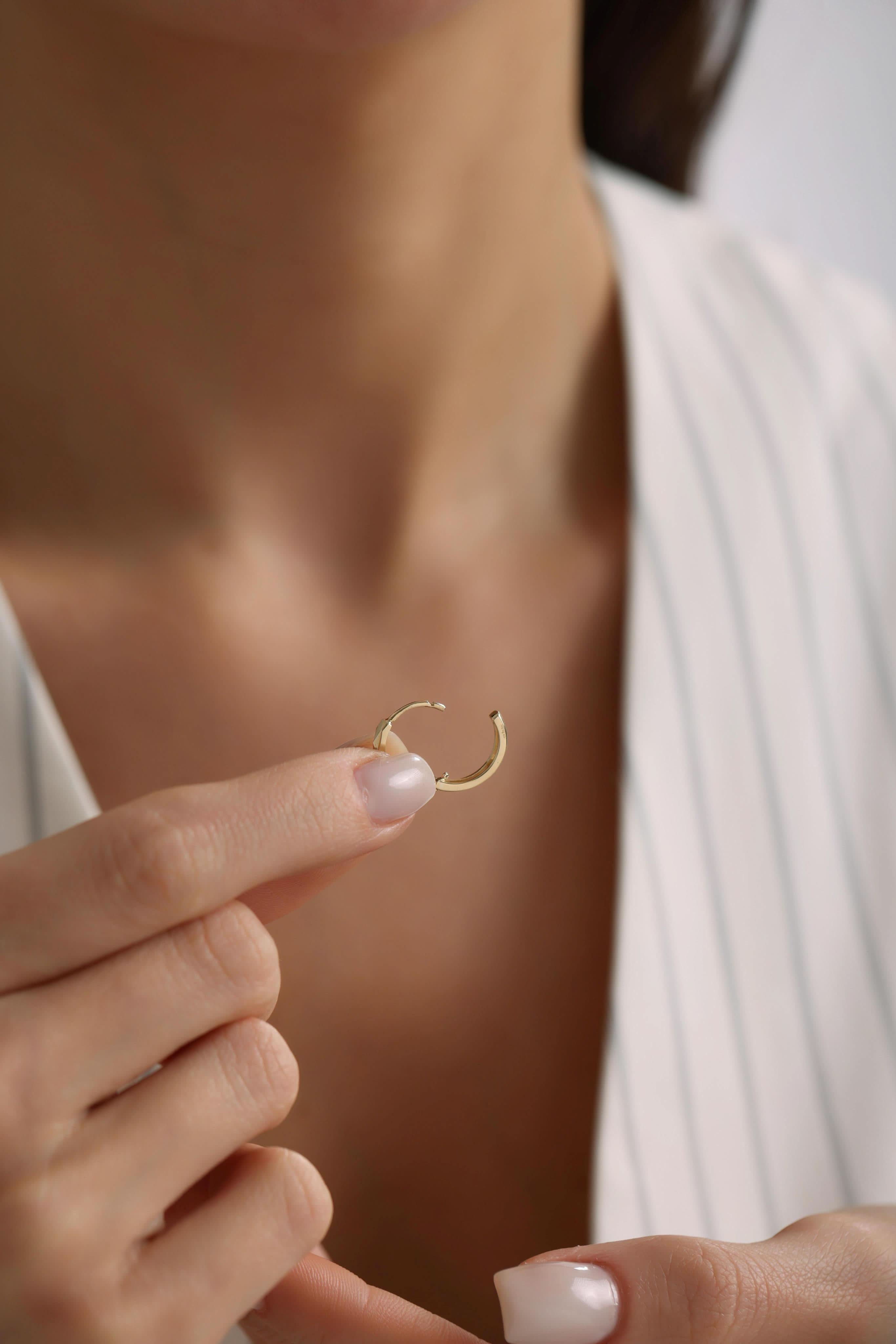 14 Ayar Halka Desenli Altın Küpe