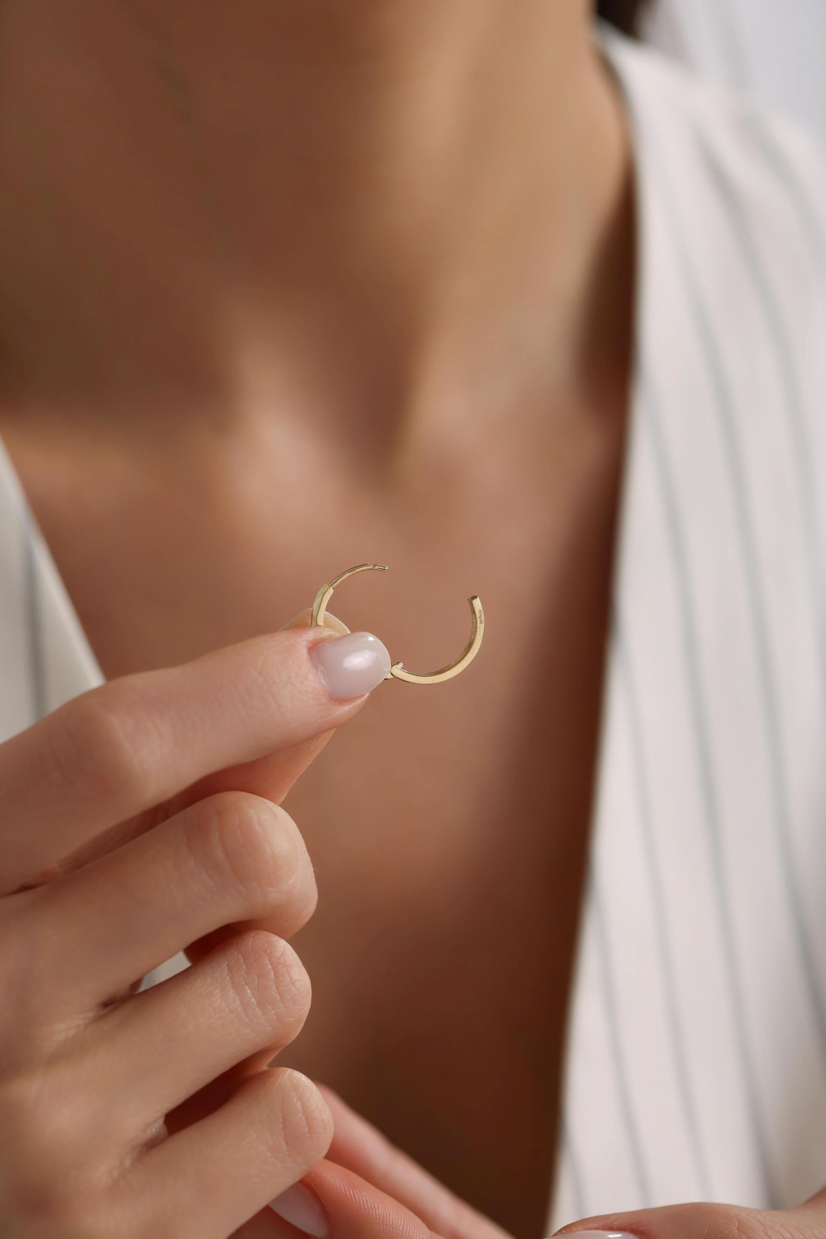 14 Ayar Halka Desenli Altın Küpe