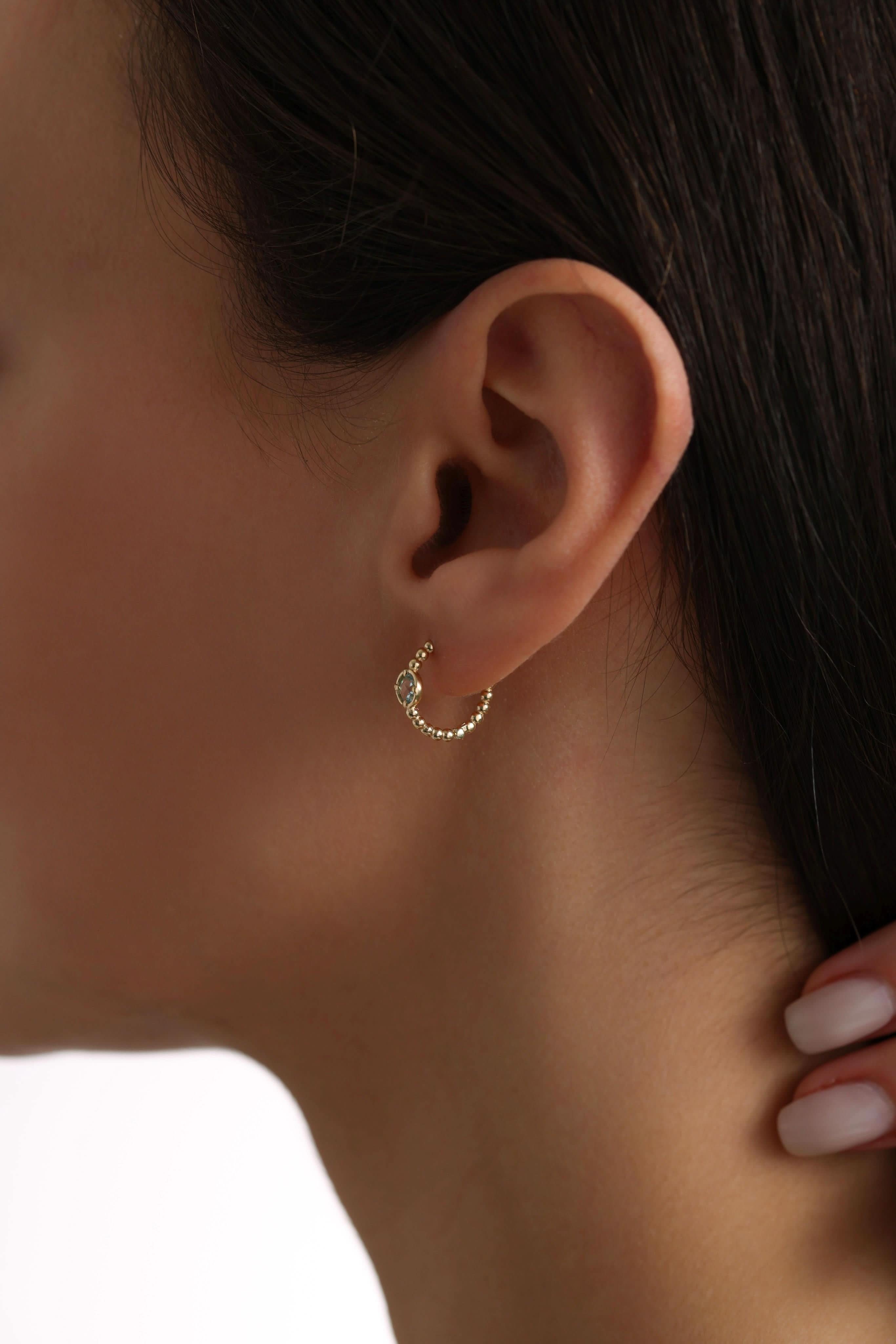 14 Ayar Halka Taşlı Desenli Altın Küpe