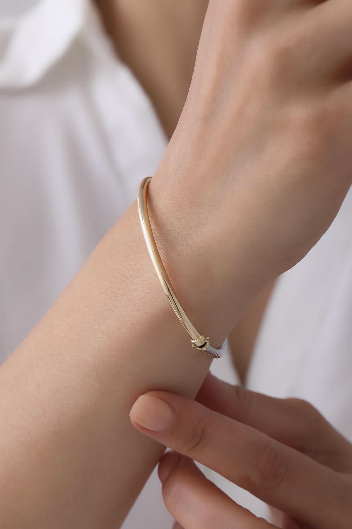 14 Ayar İki Renkli Oval Altın Kelepçe