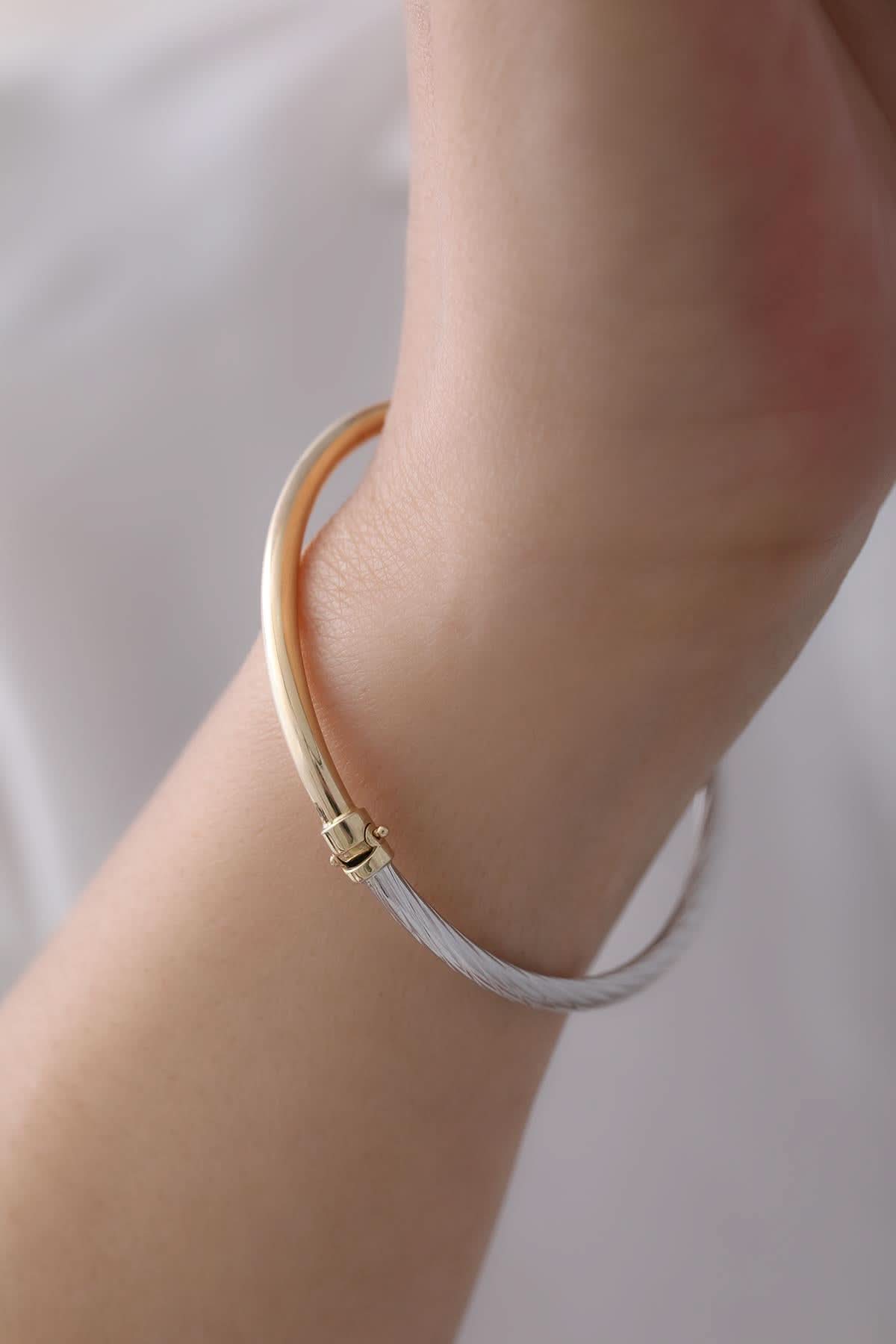 14 Ayar İki Renkli Oval Altın Kelepçe