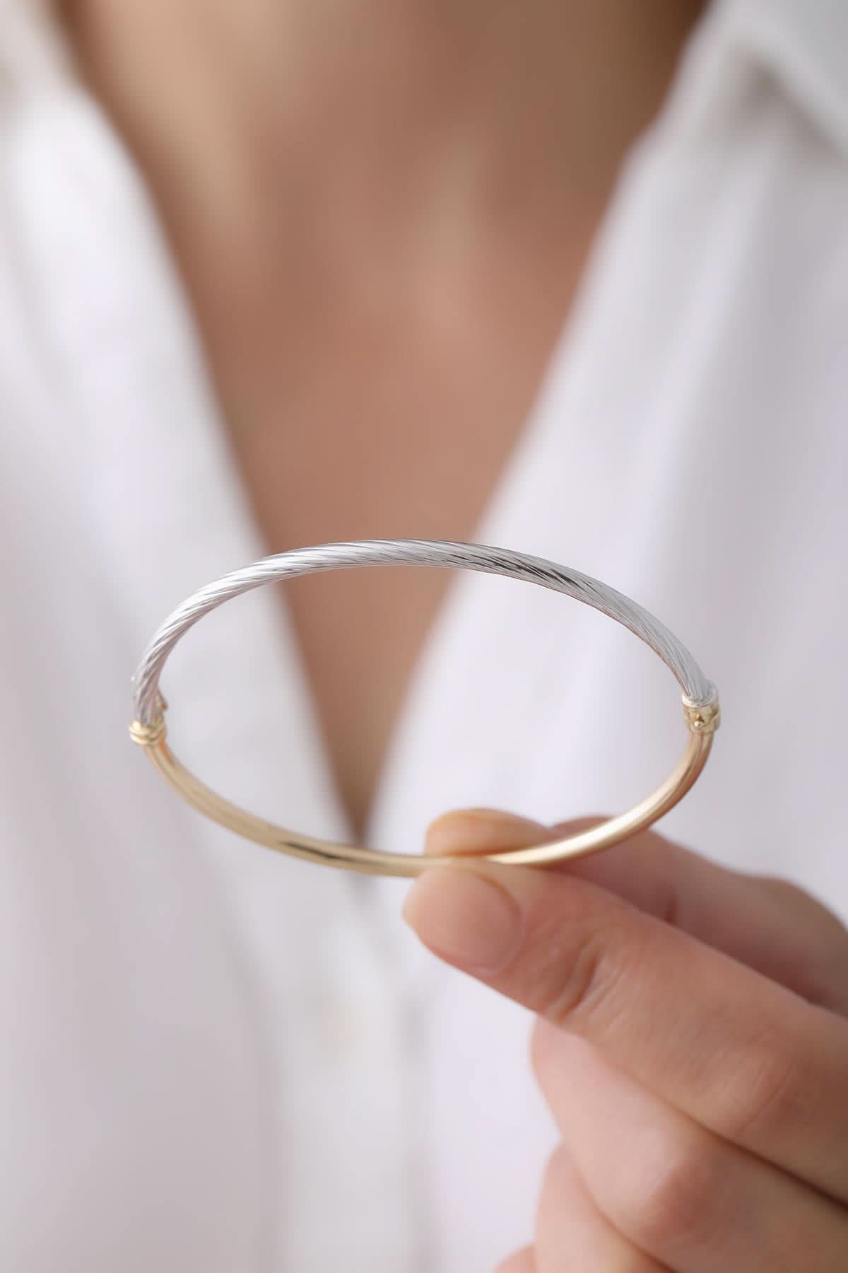 14 Ayar İki Renkli Oval Altın Kelepçe