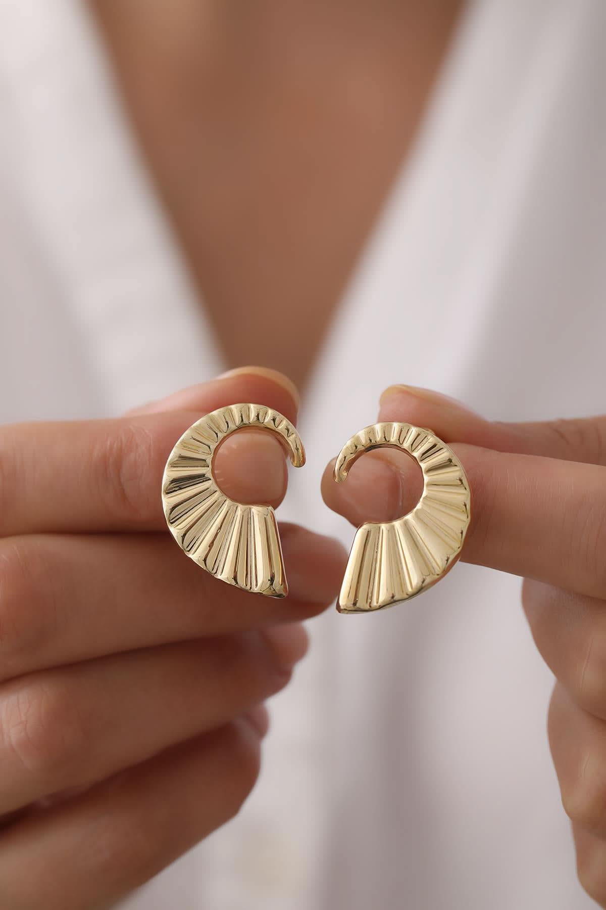 14 Ayar İstiridye Altın Küpe