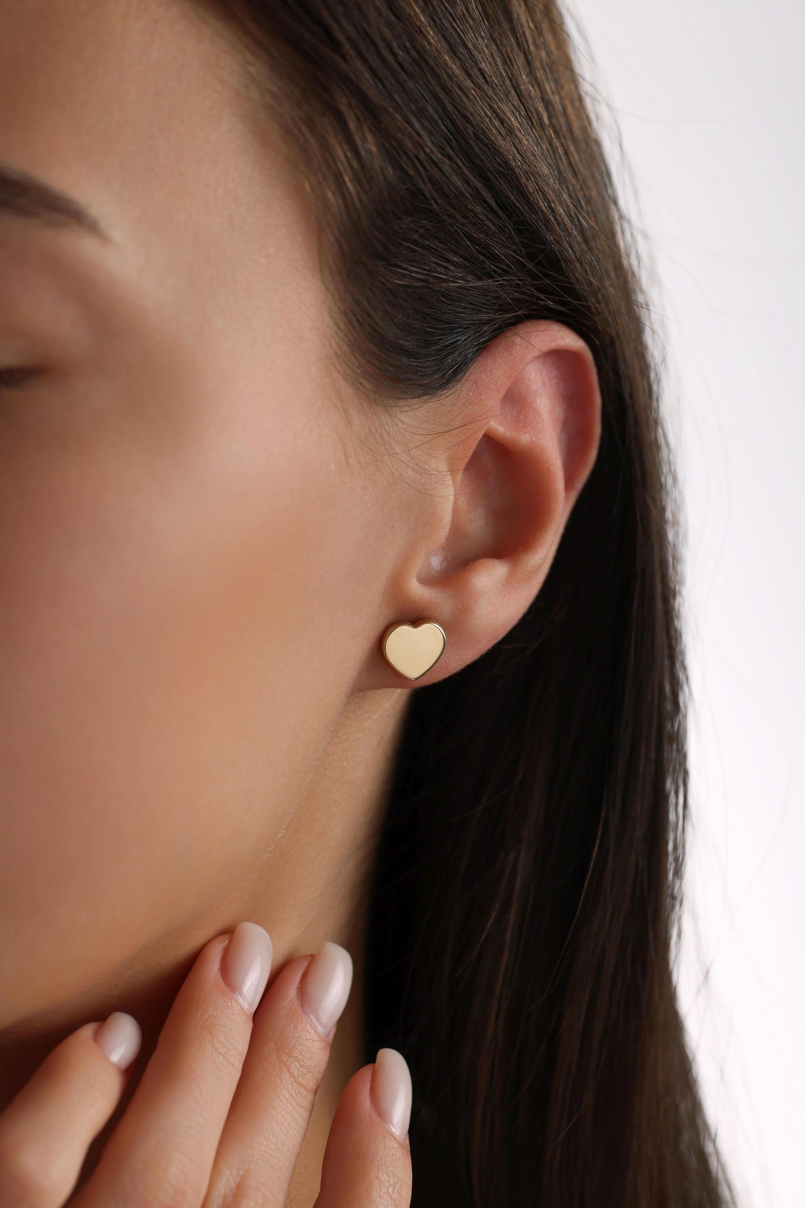 14 Ayar Kalp Çivi Altın Küpe