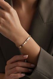 14 Ayar Kare Sıralı Taşlı Altın Bileklik