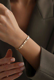 14 Ayar Kare Sıralı Taşlı Altın Bileklik