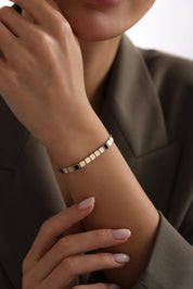 14 Ayar Kare Sıralı Taşlı Altın Bileklilk