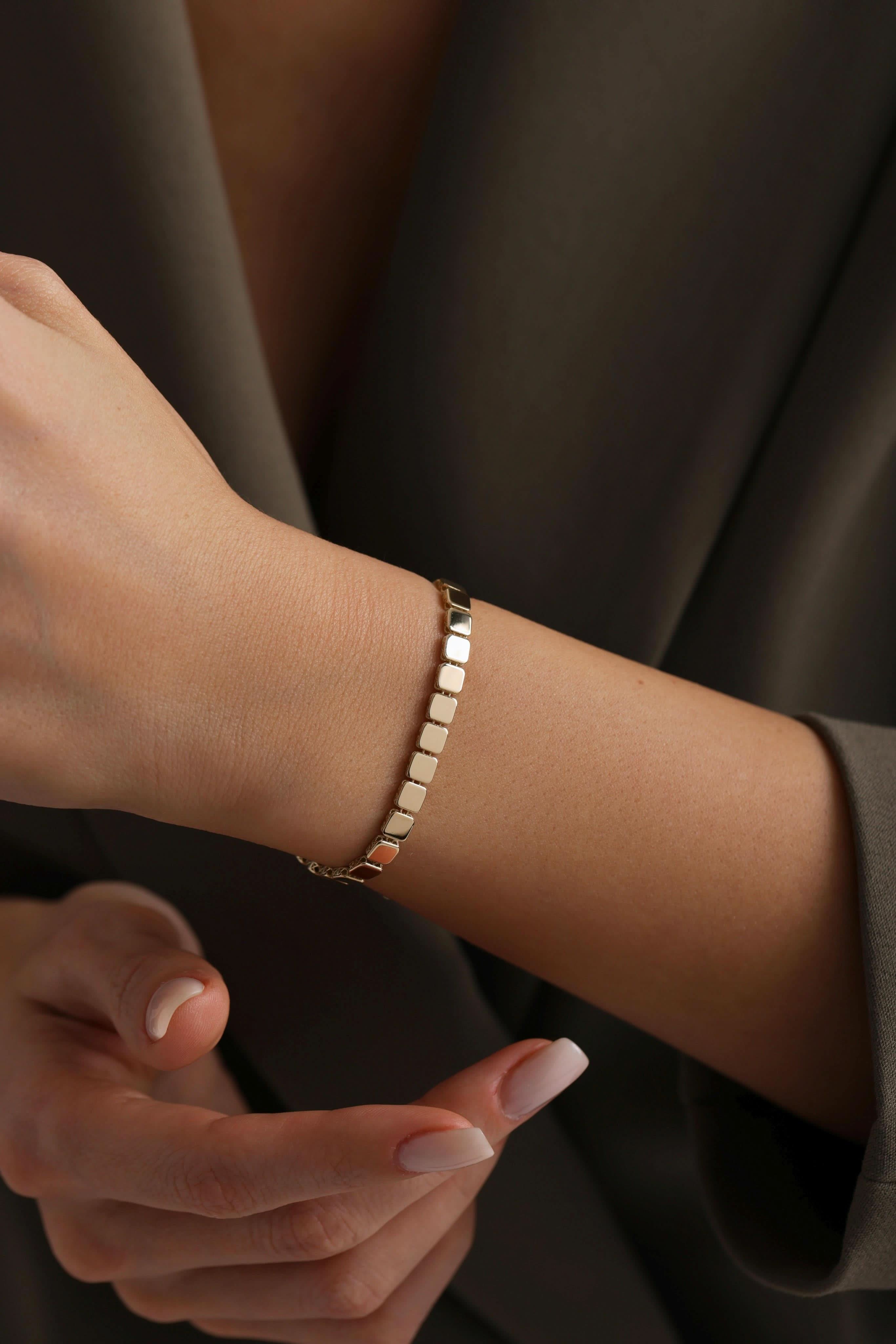 14 Ayar Kare Sıralı Taşlı Altın Bileklilk