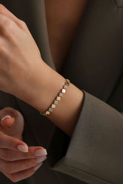 14 Ayar Kare Taşlı Altın Bileklik