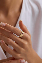 14 Ayar Kırmızı Taşlı Altın Yüzük