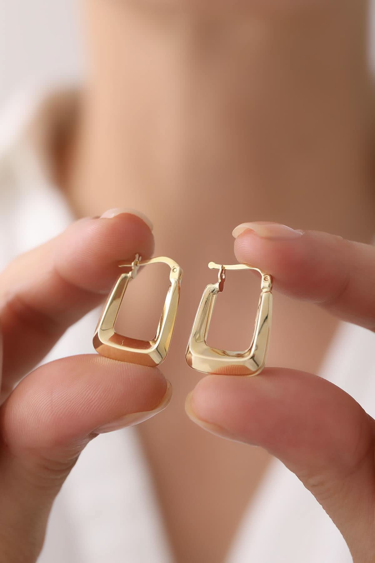 14 Ayar Köşeli Oval Altın Küpe