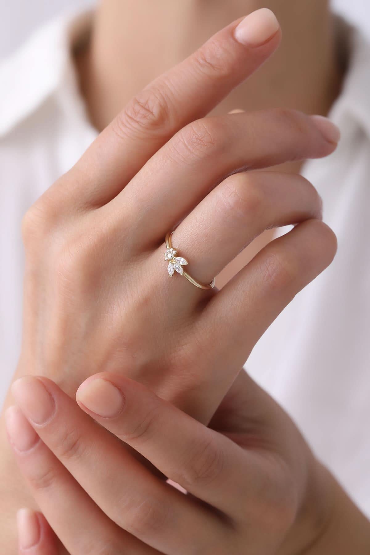 14 Ayar Lotus Taşlı Altın Yüzük