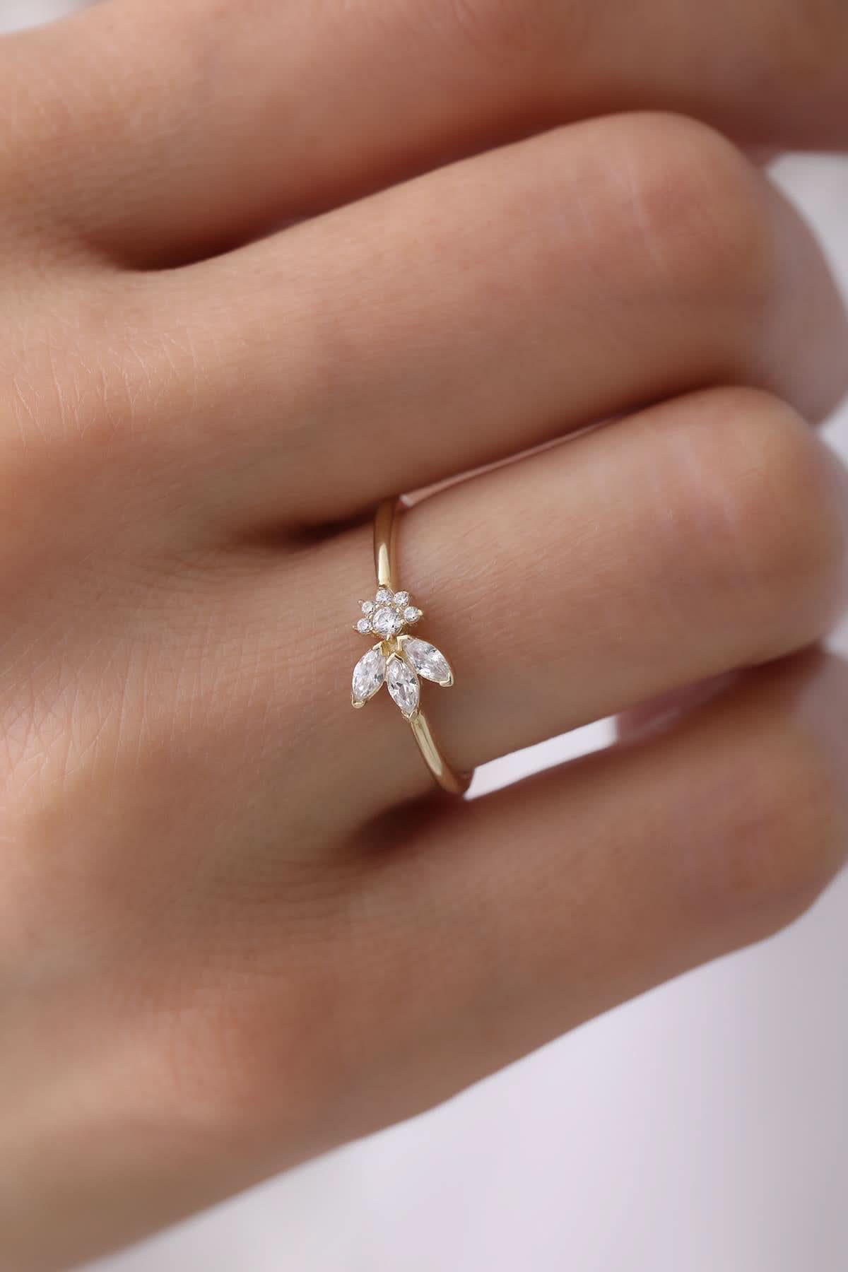 14 Ayar Lotus Taşlı Altın Yüzük