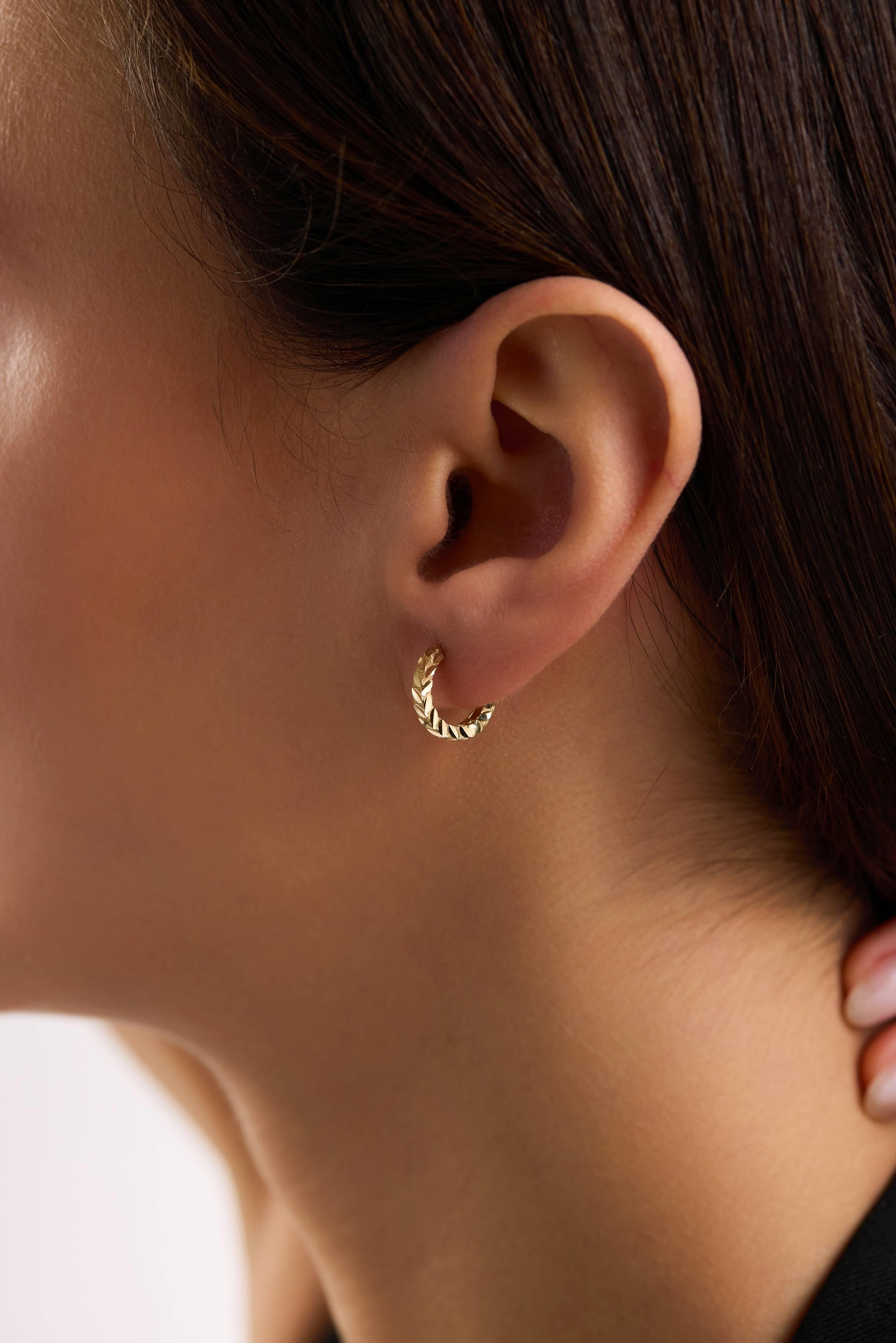 14 Ayar Minimal Altın Küpe (Mini)