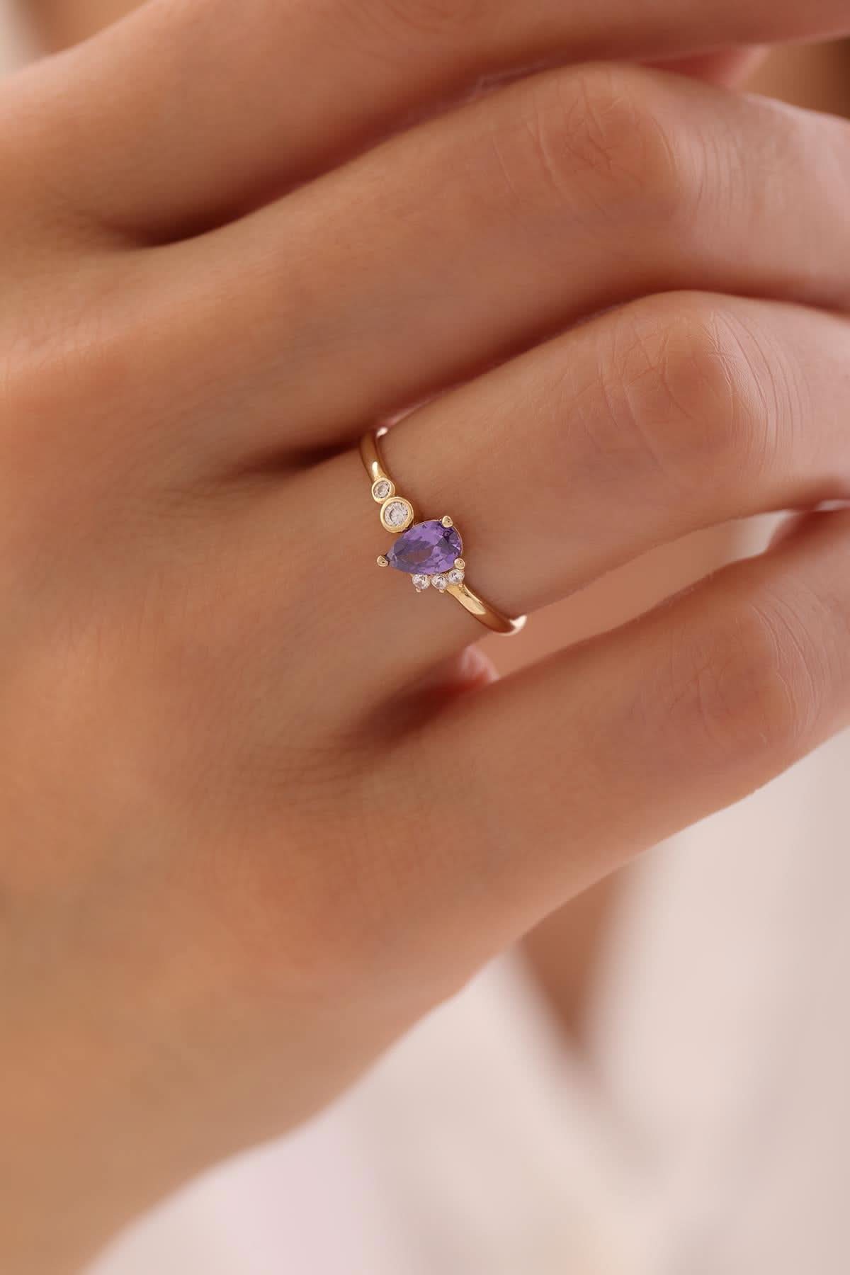 14 Ayar Minimal Mor Taşlı Altın Yüzük