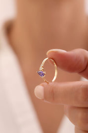14 Ayar Minimal Mor Taşlı Altın Yüzük
