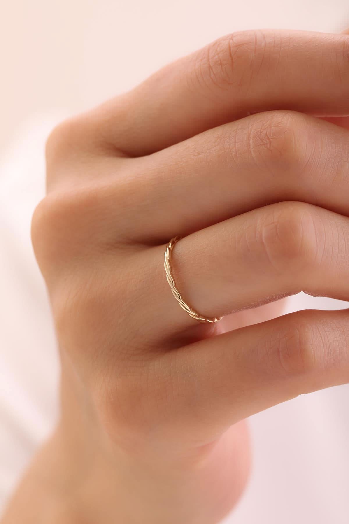 14 Ayar Minimal Sarmal Altın Yüzük