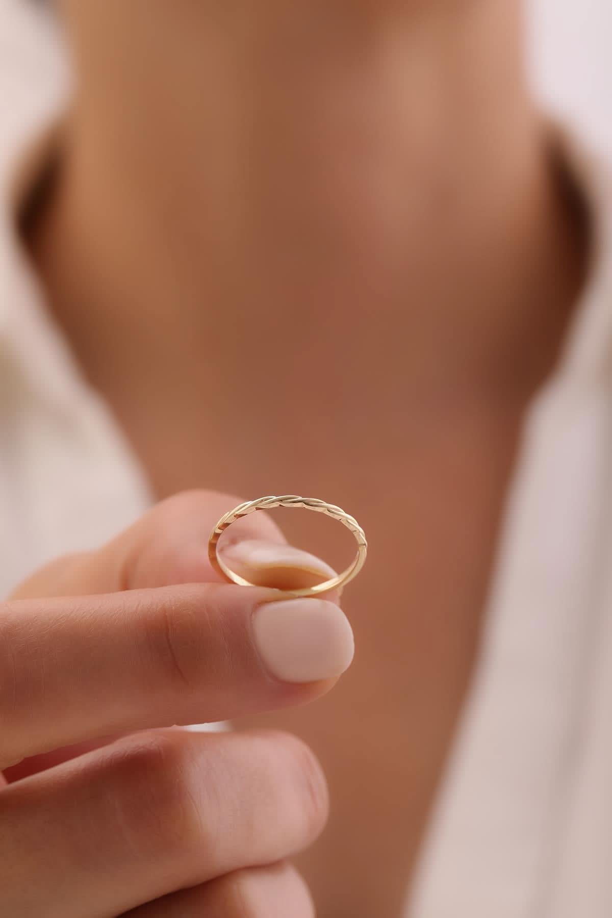 14 Ayar Minimal Sarmal Altın Yüzük