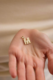 14 Ayar Orta Boy Kalemli Harf Altın Kolye Ucu